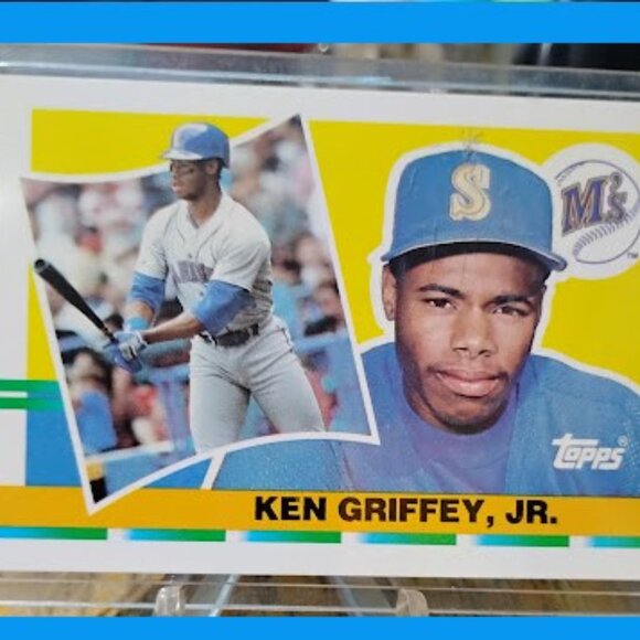 "The Curveball Case: A Collector's Gamble"-Baseball Sports Card Mystery Packs - Picture 12 of 16